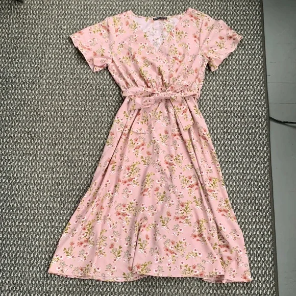 SHEIN Ditsy Floral Print Belted Dress - Picture 4 of 8